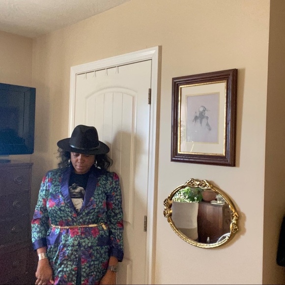 Beautiful vintage duster with puff sleeves and slight shoulder pads - Picture 11 of 11